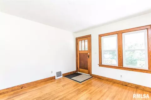 2011 E Purdue St, Peoria, IL 61614 photo 8