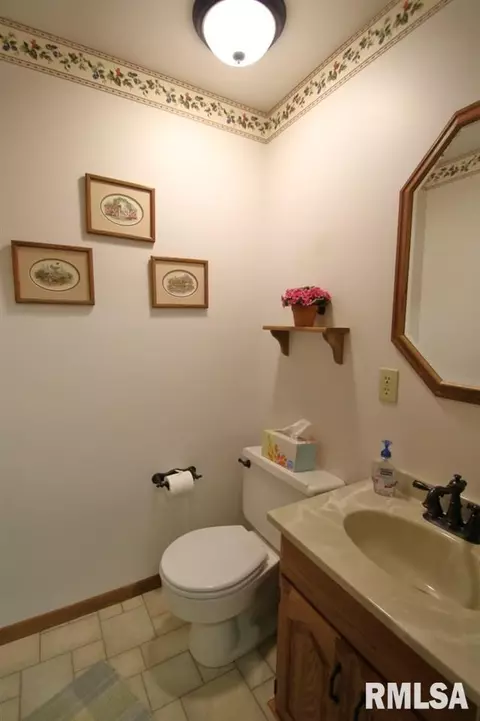 301 E Leo St, Eureka, IL 61530 photo 20