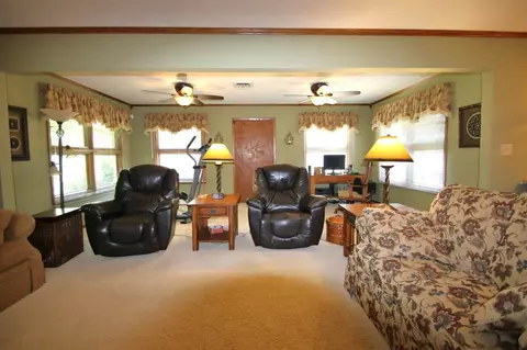 301 E Leo St, Eureka, IL 61530 photo 22