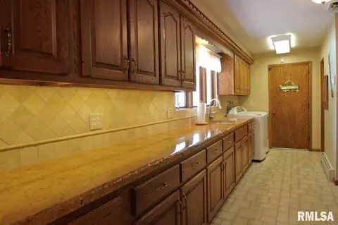 301 E Leo St, Eureka, IL 61530 photo 17