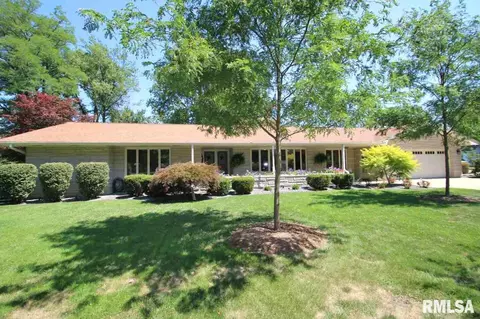 301 E Leo St, Eureka, IL 61530 photo 1