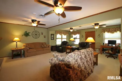 301 E Leo St, Eureka, IL 61530 photo 24