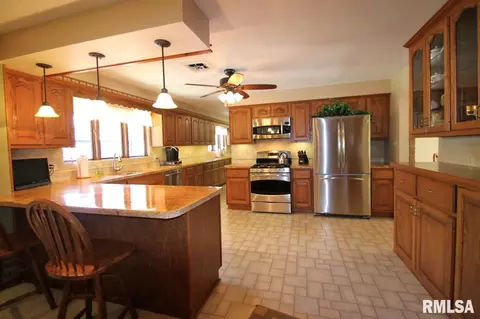 301 E Leo St, Eureka, IL 61530 photo 14