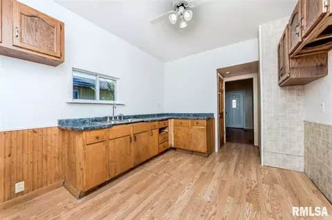 810 E Behrends, Peoria, IL 61603 photo 4