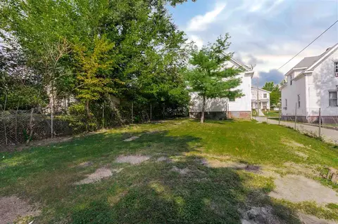 810 E Behrends, Peoria, IL 61603 photo 35