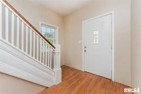 810 E Behrends, Peoria, IL 61603 photo 6