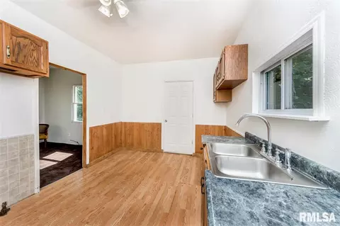 810 E Behrends, Peoria, IL 61603 photo 19