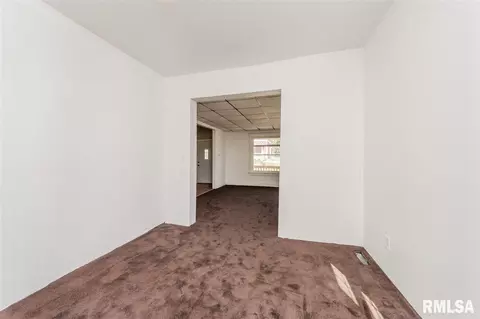 810 E Behrends, Peoria, IL 61603 photo 12