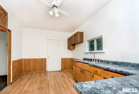 810 E Behrends, Peoria, IL 61603 photo 18