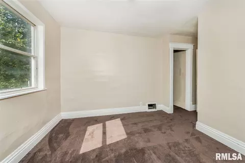 810 E Behrends, Peoria, IL 61603 photo 5