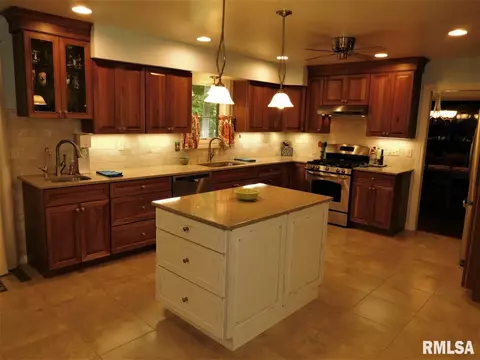 111 Maple Ridge Dr, Morton, IL 61550 photo 6