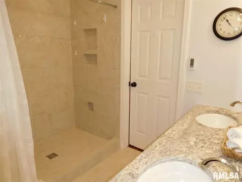 111 Maple Ridge Dr, Morton, IL 61550 photo 15