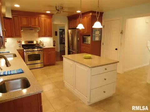 111 Maple Ridge Dr, Morton, IL 61550 photo 7