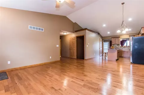 103 Marvin Ct, Germantown Hills, IL 61548 photo 4