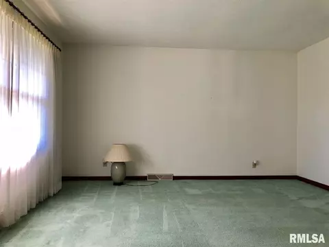 724 E Franklin St, Macomb, IL 61455 photo 3
