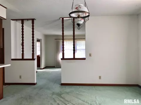 724 E Franklin St, Macomb, IL 61455 photo 8