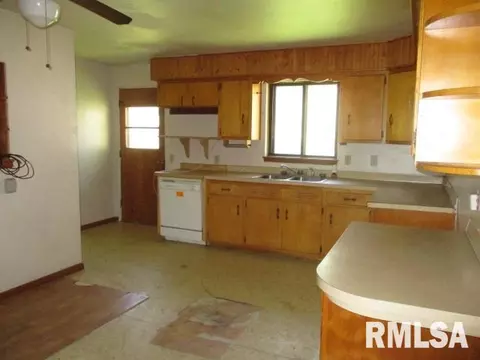 1409 Fairview St, Peoria, IL 61615 photo 4