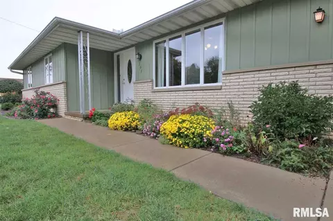 307 1st St, Congerville, IL 61729 photo 2