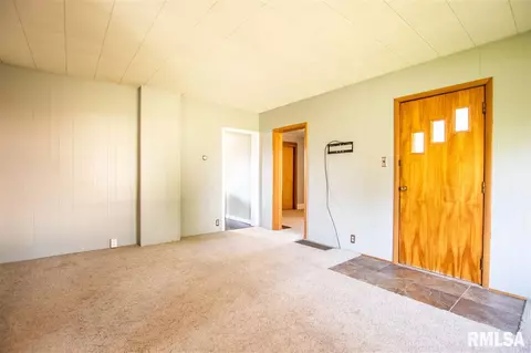 208 E Lincoln St, Roanoke, IL 61561 photo 5