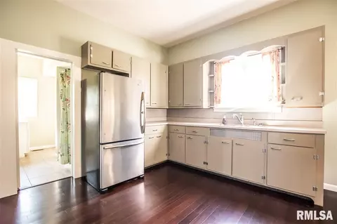 208 E Lincoln St, Roanoke, IL 61561 photo 8