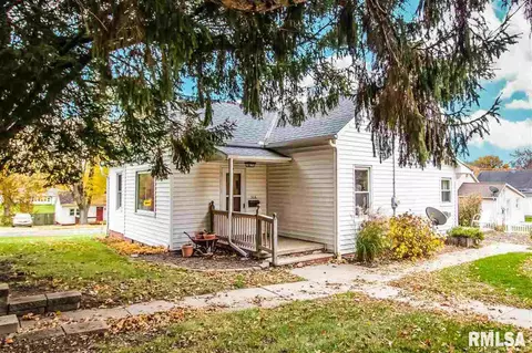 208 E Lincoln St, Roanoke, IL 61561 photo 1