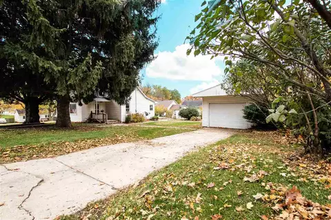 208 E Lincoln St, Roanoke, IL 61561 photo 3