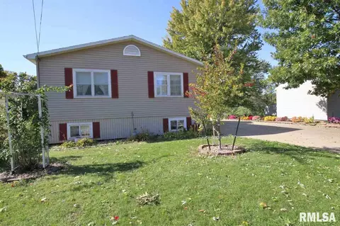 704 Keeling Ct, Canton, IL 61520 photo 8