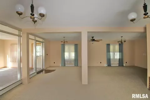 704 Keeling Ct, Canton, IL 61520 photo 17