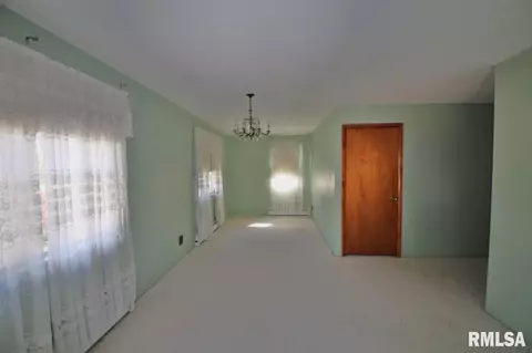 704 Keeling Ct, Canton, IL 61520 photo 9