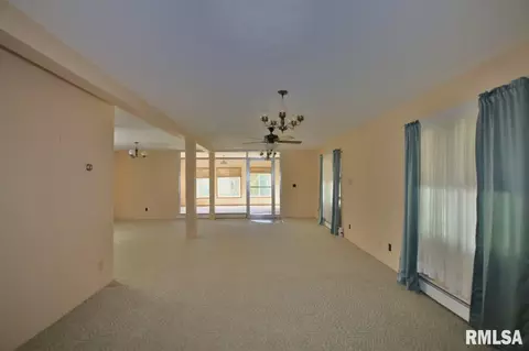 704 Keeling Ct, Canton, IL 61520 photo 18