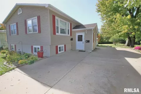 704 Keeling Ct, Canton, IL 61520 photo 3