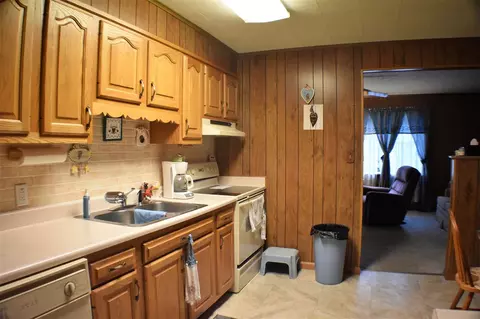 1092 E Ash St, Canton, IL 61520 photo 5