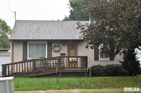 1092 E Ash St, Canton, IL 61520 photo 1