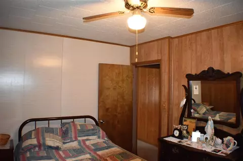 1092 E Ash St, Canton, IL 61520 photo 11