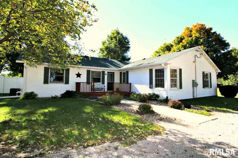 207 N Locust St, Delavan, IL 61734 photo 1