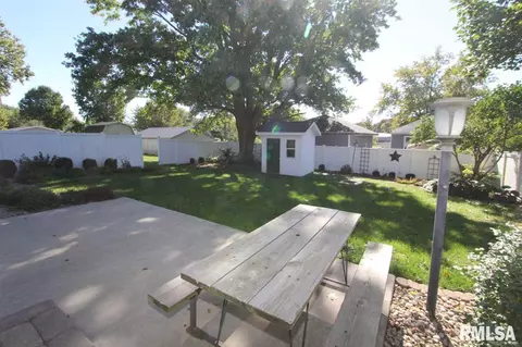 207 N Locust St, Delavan, IL 61734 photo 32