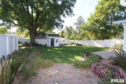 207 N Locust St, Delavan, IL 61734 photo 33