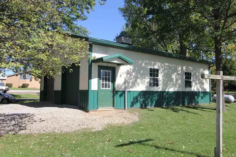 207 N Locust St, Delavan, IL 61734 photo 36