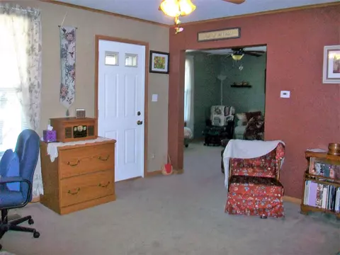 936 Elm St, Canton, IL 61520 photo 5