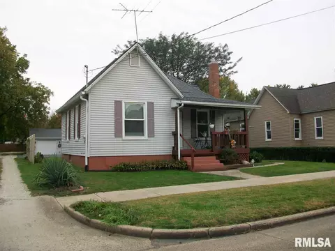 936 Elm St, Canton, IL 61520 photo 3