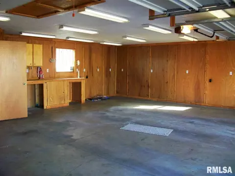 936 Elm St, Canton, IL 61520 photo 22