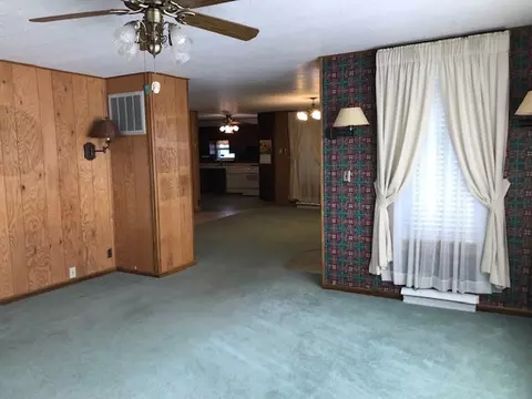 200 W Gilman, Secor, IL 61771 photo 12