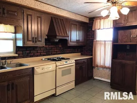 200 W Gilman, Secor, IL 61771 photo 3