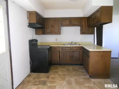 1613 E Murray St, Macomb, IL 61455 photo 2