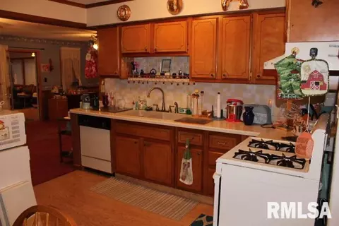 1094 E Ash, Canton, IL 61520 photo 12