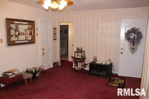1094 E Ash, Canton, IL 61520 photo 5