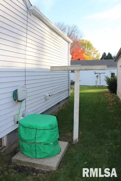 1094 E Ash, Canton, IL 61520 photo 33