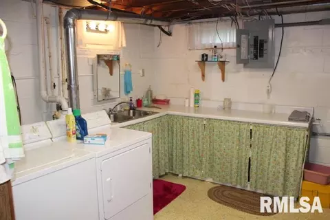 1094 E Ash, Canton, IL 61520 photo 32