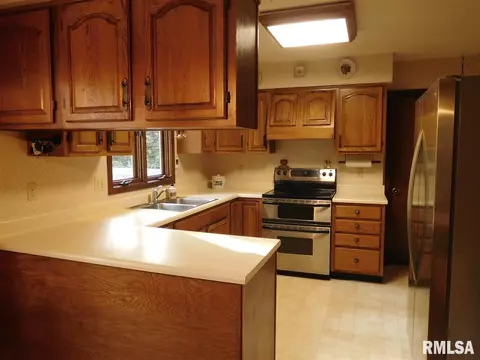 75 Waldheim Rd, Morton, IL 61550 photo 3