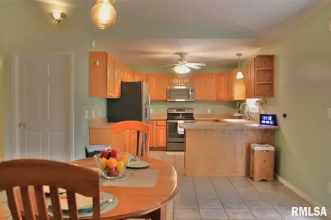 730 N 12th Ave, Canton, IL 61520 photo 9